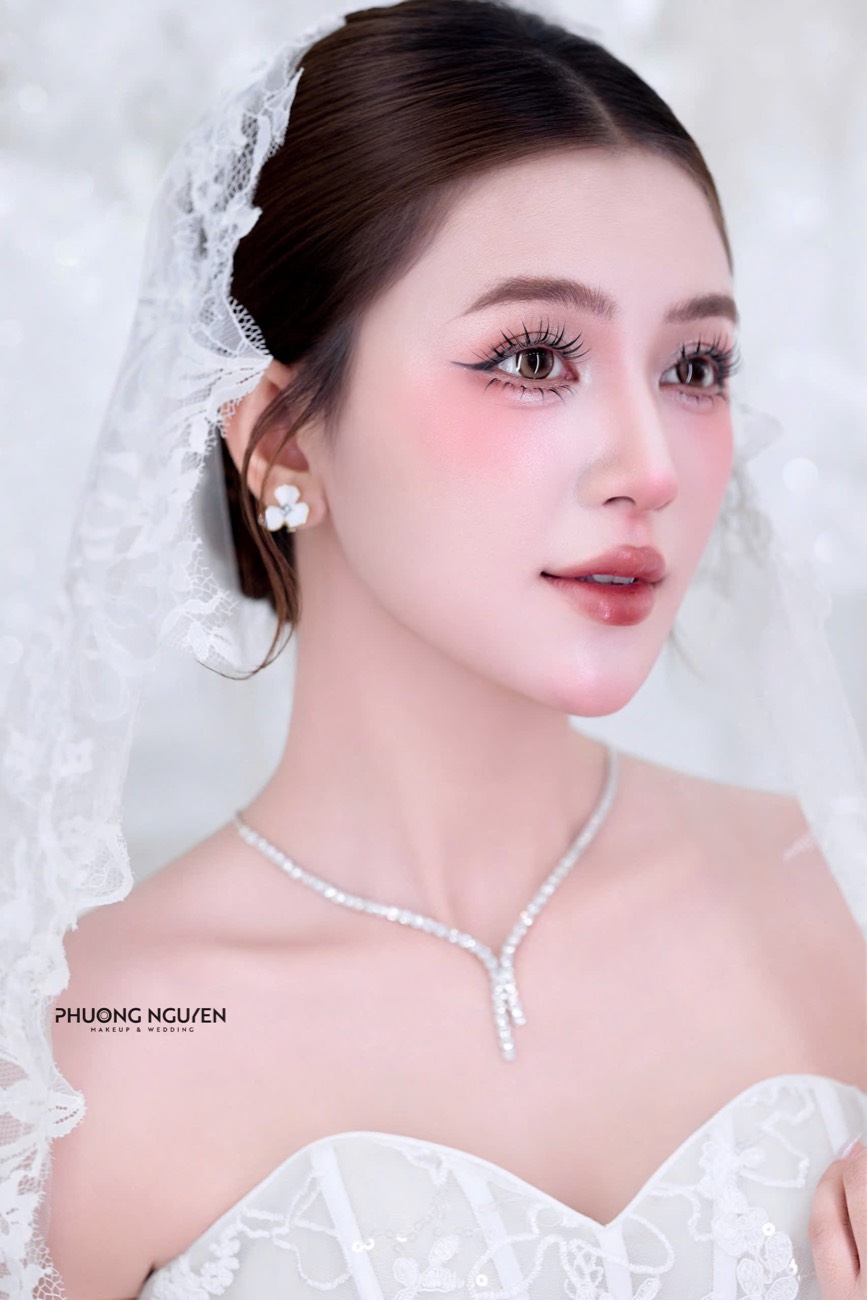 Váy cưới ren cúp ngực tinh tế