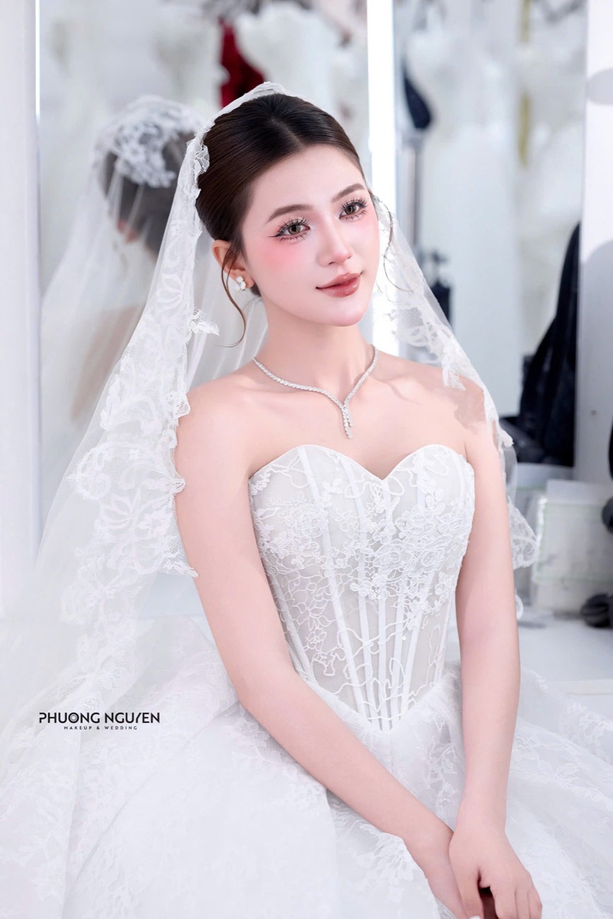 Váy cưới cúp ngực đính kết