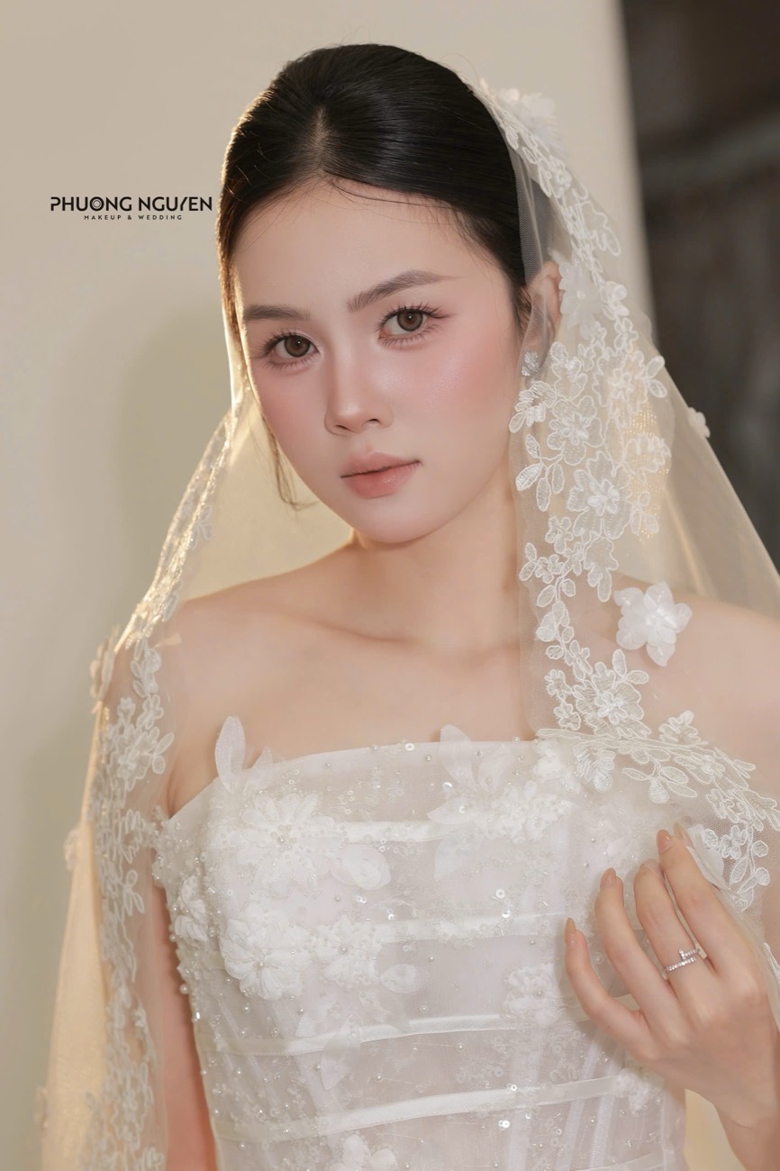Váy cưới ren nhẹ nhàng thanh lịch