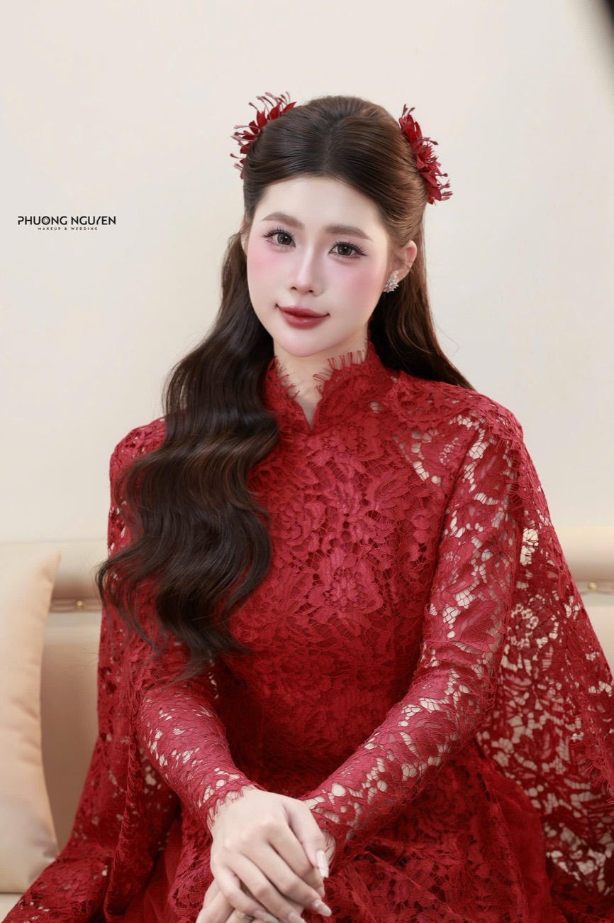 Cô dâu áo dài đỏ đính kết