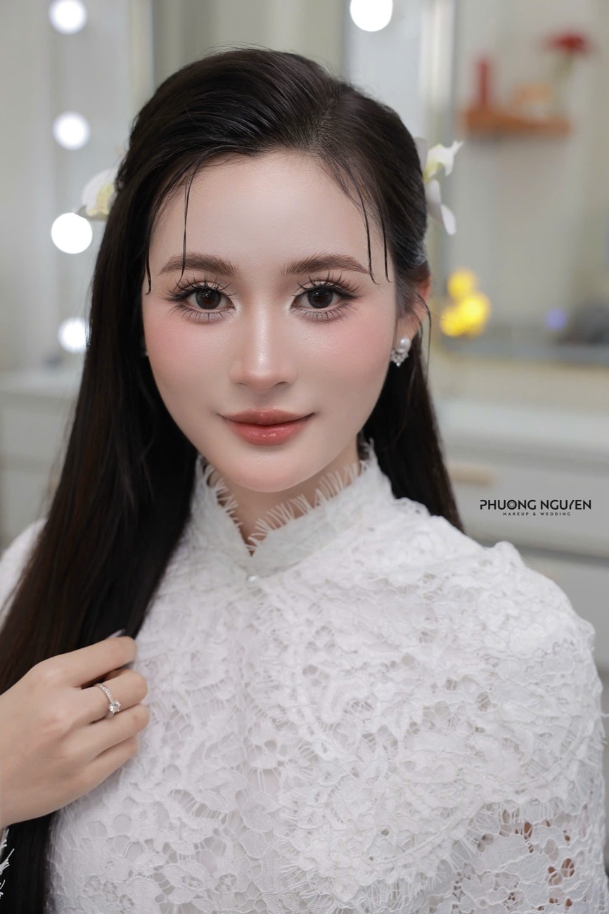 Chân dung cô dâu áo dài trắng