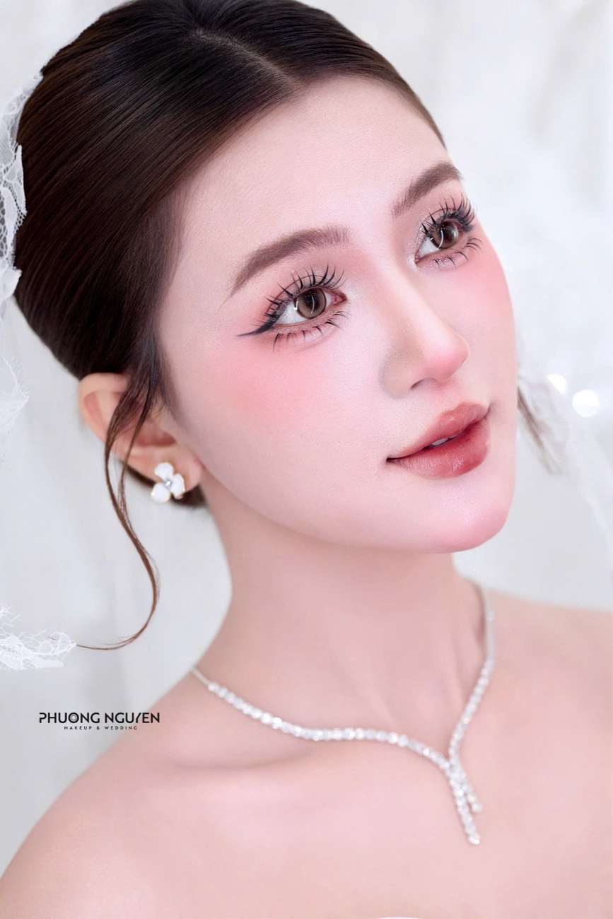 Chân dung cô dâu đội voan