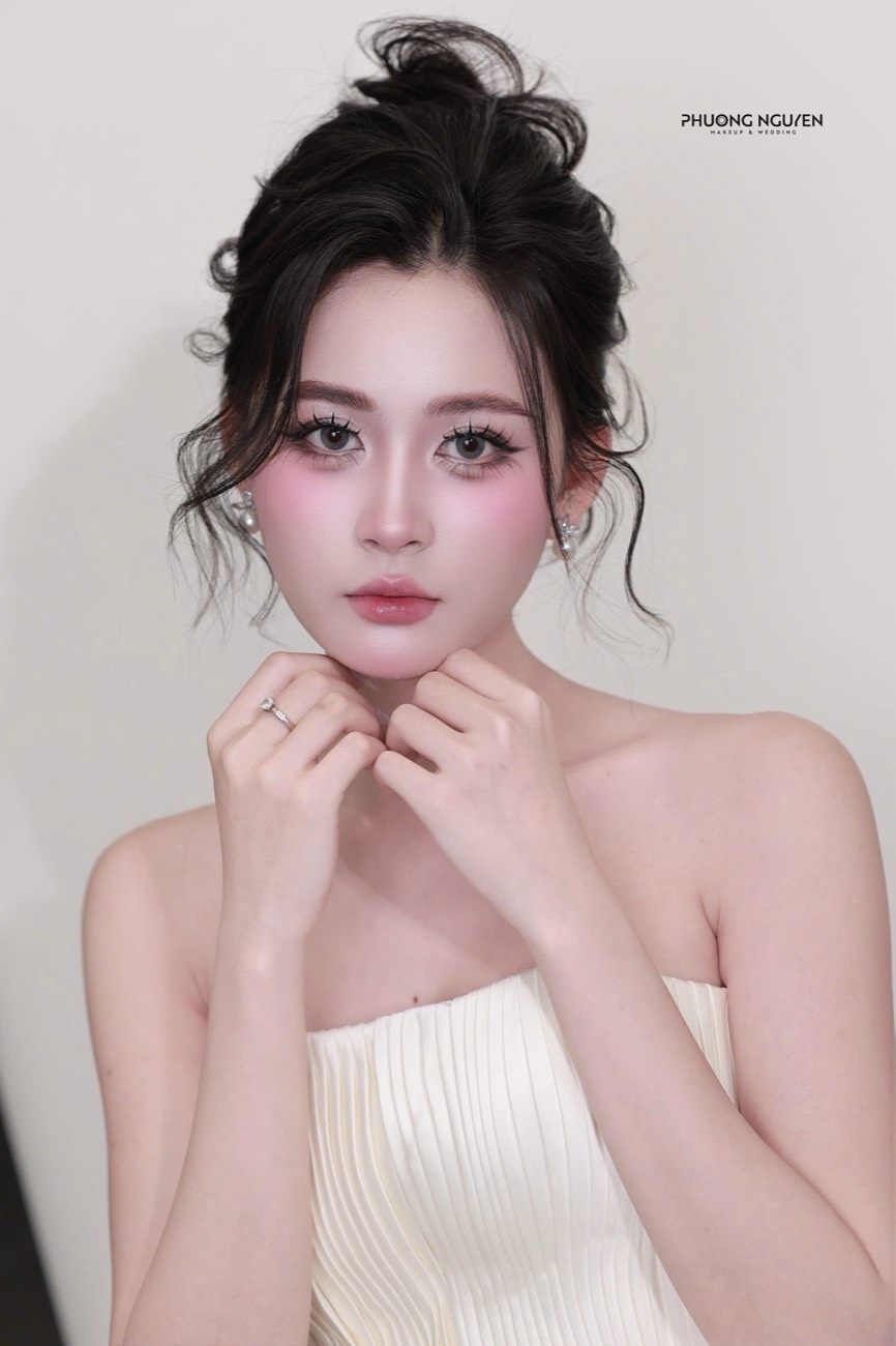 Chân dung cô dâu makeup trong veo